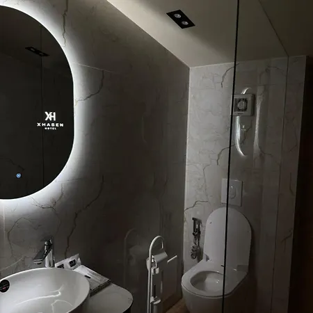 Xhasen Hotel&café Hotel *