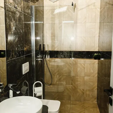 Xhasen Hotel&café Hotel *