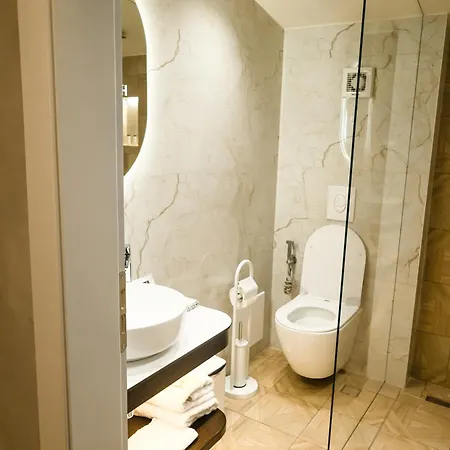 Xhasen Hotel&café Hotel *